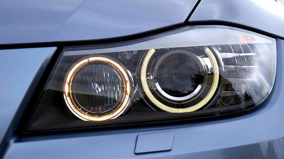 En Amazon puedes comprar faros para el coche de prácticamente cualquier modelo.