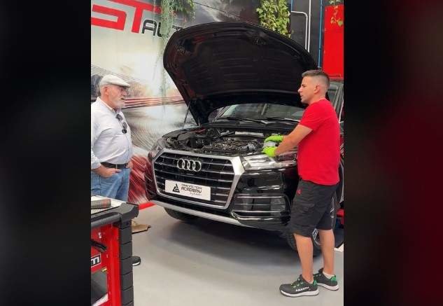 Ángel Gaitán revisa un Audi Q5