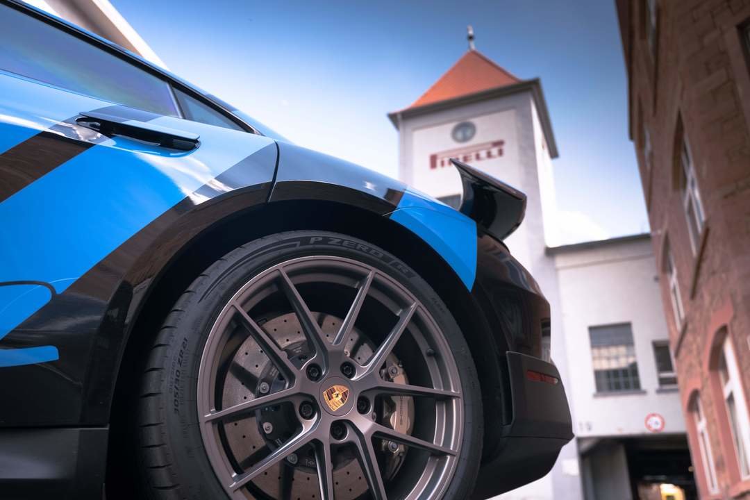 pirelli-elect-porsche-taycan_LR_2