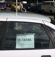 Cartel de 'se vende' coche